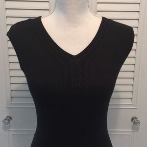 ⭐️5/$20 Isaac Mizrahi sleeveless knit sweater